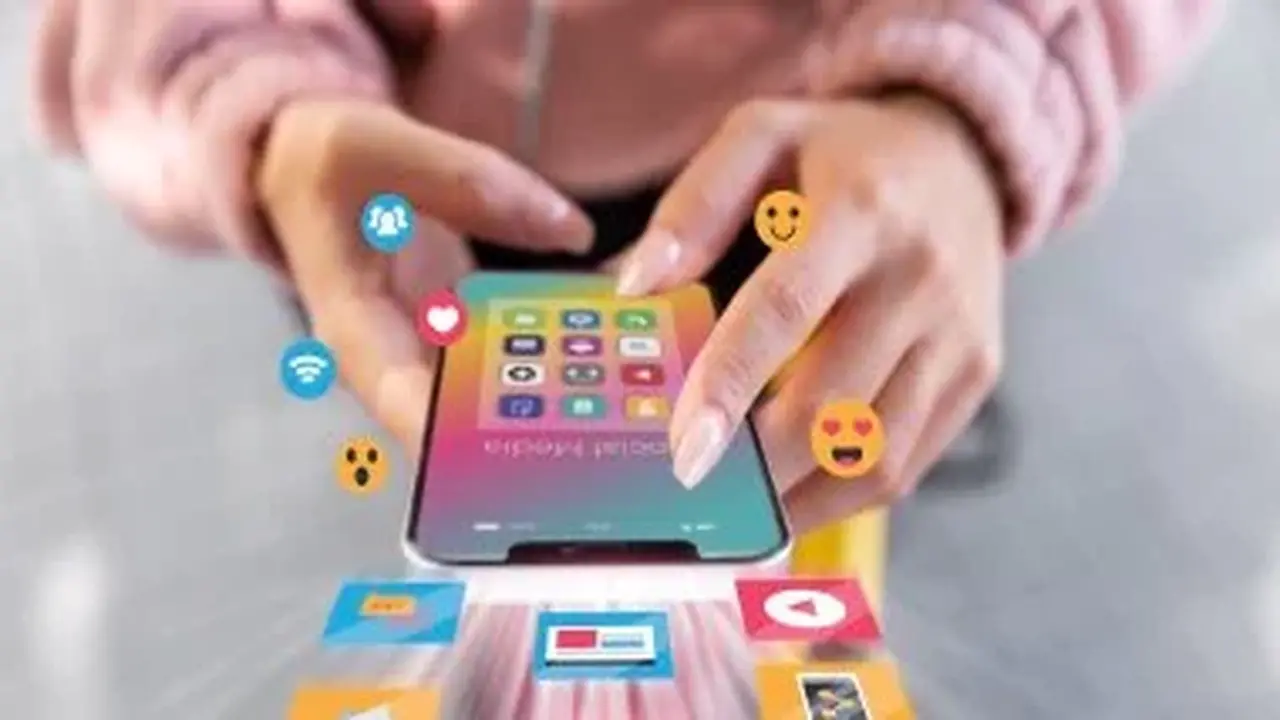 تقييد استخدام وسائل التواصل الاجتماعي يؤثر على حرية المراهقين في الدنمارك